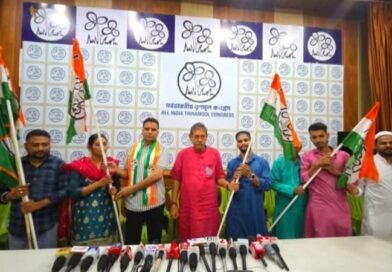 পশ্চিম বর্ধমান জেলা ভোটের দুদিন আগে দল ছাড়লেন হুমায়ুন কবিরের চার প্রার্থী  যোগ তৃণমূলে