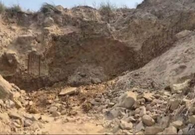 মাটি চাপা পড়ে শ্রমিকের মৃত্যু, ক্ষতিপূরণের দাবিতে বিক্ষোভ