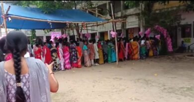 প্রথম দফার মতো দ্বিতীয় দফাতে উৎসবের মেজাজ  সকাল থেকেই বুথে ভোটারদের লাইন  কিছু বিক্ষিপ্ত ঘটনা ও অভিযোগের মধ্যে শান্তিপূর্ণ ভোট গলসি ও আউশগ্রামে