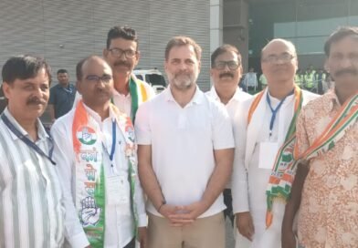 বঙ্গে নির্বাচনী প্রচারে রাহুল গান্ধী, দিল্লি ফেরার পথে অন্ডাল বিমানবন্দরে জেলা নেতৃত্বর সঙ্গে ভোট নিয়ে কথা