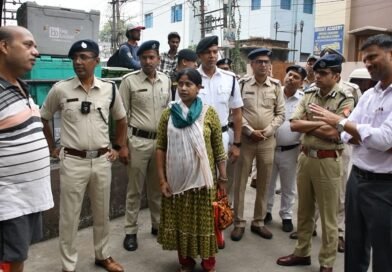 ভোটারদের আশ্বস্ত করতে আসানসোলে এলাকা পরিদর্শনে জেলাশাসক ও পুলিশ কমিশনার