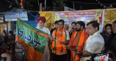 নির্বাচনের ৫ দিন আগে তৃণমূলে ধাক্কা , দল বদলে সস্ত্রীক বিজেপিতে যোগ দুর্গাপুরের প্রাক্তন বিধায়কের