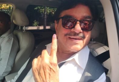 Shatrughan Sinha ने पहली बार बंगाल में डाला वोट, कहा इंशा अल्लाह जीत और बड़ी होगी, मलय घटक को बताया ‘मैजिक मैन’
