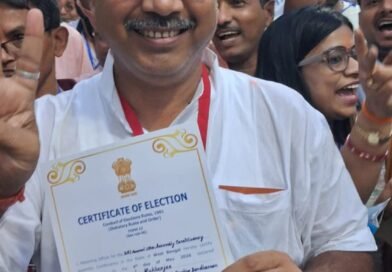 আসানসোল উত্তরে হারলেন তিনবারের মন্ত্রী মলয় ঘটক জিতলেন বিজেপির কৃষ্ণেন্দু মুখোপাধ্যায়