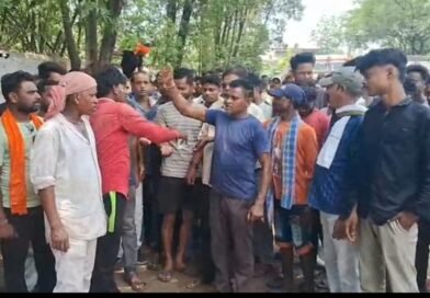 বেতন বৃদ্ধি সহ একাধিক দাবি, সালানপুরে বেসরকারি কারখানায় বিক্ষোভ