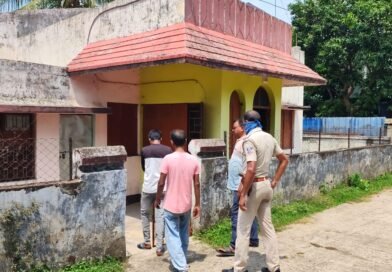বন্ধ ঘর থেকে বৃদ্ধার পচাগলা মৃতদেহ উদ্ধার  রূপনারায়ণপুরে চাঞ্চল্য