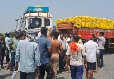 সরকারের নির্দেশকে বুড়ো আঙুল বাংলা ঝাড়খণ্ড সীমান্তে এখনও সক্রিয় ‘দালাল রাজ’  অভিযোগ চালকদের, কুলটিতে বিক্ষোভ, জাতীয় সড়ক অবরোধ