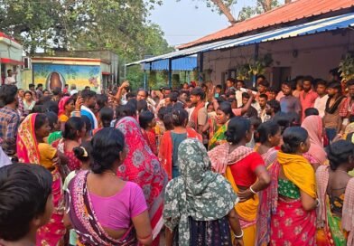 প্রেমিকার পরিবারের মানসিক চাপ ! সালানপুরে আত্মঘাতী যুবক, শাস্তির দাবিতে থানা ঘেরাও,  গ্রামবাসীদের বিক্ষোভ