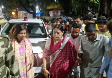 জেলা হাসপাতালে ছুটে গেলেন মন্ত্রী অগ্নিমিত্রা পাল  বার্নপুরে মর্মান্তিক ঘটনা, খেলার মাঠে বাজ পড়ে মৃত্যু স্কুল পড়ুয়ার, জখম ১