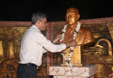ভারতীয় ইস্পাত শিল্পের পথিকৃৎতে সম্মান  বার্নপুরে স্যার বীরেন মুখার্জীর মূর্তি উন্মোচন ও স্কোয়ারের নামকরণ