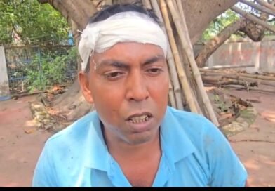 পান্ডবেশ্বরে চাঞ্চল্য  বাসের ছাদ থেকে অবৈধ কয়লার বস্তা মাথায় পড়ে আহত ঝালমুড়ি বিক্রেতা