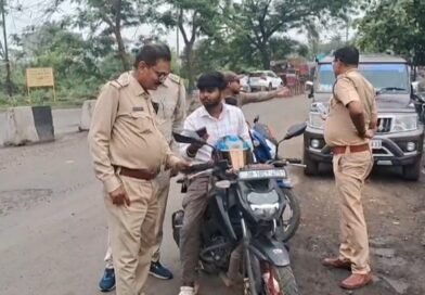 কুলটি ট্রাফিক গার্ডের অভিযান  হেলমেটবিহীন বাইক চালকদের বিরুদ্ধে ব্যবস্থা