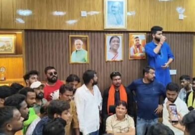 Asansol मेयर के चेम्बर से हटा ममता बनर्जी की फोटो, BJP कार्यकर्ताओं ने लगाई मुख्यमंत्री शुभेन्दु अधिकारी, पीएम मोदी और राष्ट्रपति की तस्वीर, बदला सियासी संदेश!