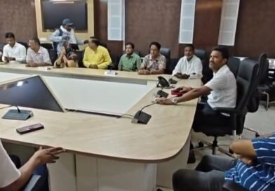আসানসোলের মেয়র ও কাউন্সিলররা,ডিএম ও সিপির দ্বারস্থ, পুলিশে অভিযোগ দায়ের, পুরনিগমে ছবি বদল ঘিরে বিতর্ক