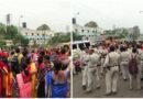 আসানসোলে স্ট্রংরুমের বাইরে উত্তেজনা  ” অন ইলেকশন ডিউটি ” গাড়িতে মিললো খাম বন্দী মোবাইল, বিজেপির বিক্ষোভ, কটাক্ষ তৃণমূলের