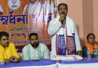 वार्ड संख्या 21 में विधायक कृष्णेंदु मुखर्जी का भव्य अभिनंदन