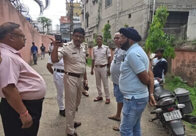 রানীগঞ্জে দিনে দুপুরে দুঃসাহসিক ছিন্তাইয়ের ঘটনায় চাঞ্চল্য
