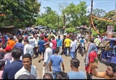 পিছু হঠলো সেল আইএসপির বুলডোজার  বার্নপুরে হকারদের সম্মিলিত প্রতিরোধ, পুনর্বাসনের দাবি
