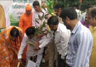 একটি গাছ মায়ের নামে” বিশ্ব পরিবেশ দিবসে অঙ্গীকার আসানসোল রামকৃষ্ণ মিশনে বৃক্ষরোপণ কর্মসূচির সূচনায় দুই মন্ত্রী