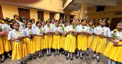 আসানসোলের স্কুলে বিশ্ব পরিবেশ দিবস পালন  ” একটি গাছ মায়ের নামে” শীর্ষক পোস্টার লেখা, প্রবন্ধ ও স্লোগান প্রতিযোগিতা