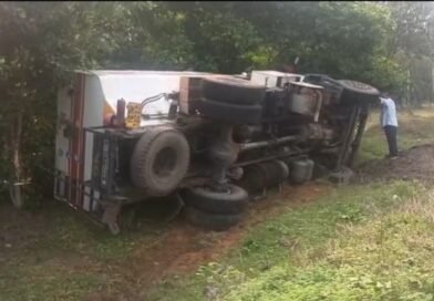 বারাবনিতে লিকুইড বারুদ বোঝাই ট্যাঙ্কার উল্টে চাঞ্চল্য, অল্পের জন্য বড় দুর্ঘটনা থেকে রক্ষা