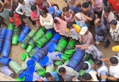 জামুড়িয়ার পঞ্চায়েত অফিসে সরকারি বালতি আটকে বিক্ষোভ, এলাকায় চাঞ্চল্য