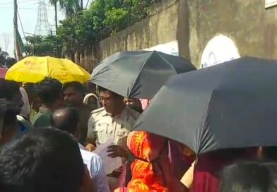 বেতন বৃদ্ধি সহ একাধিক দাবিতে হরিওম কারখানার গেটে শ্রমিকদের বিক্ষোভ