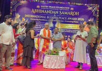 कोलकाता में आयोजित अभिनंदन समारोह में एफके ग्रुप के चेयरमैन फिरोज खान (एफके) को “इंटरनेशनल बुद्धा पीस अवार्ड 2026” से सम्मानित किया