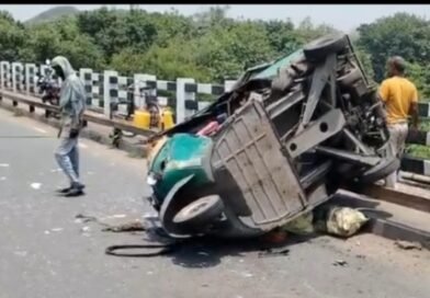 বিয়ের কার্ড দিতে গিয়ে মাইথনের ব্রিজে মর্মান্তিক পথ দুর্ঘটনায় বাবার মৃত্যু, জখম ছেলে