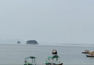 মাইথনে বড়সড় নৌকা দুর্ঘটনা থেকে রক্ষা ! চালকের তৎপরতায় প্রাণে বাঁচলেন ১৪ পর্যটক, নিরাপত্তা নিয়ে উঠছে প্রশ্ন
