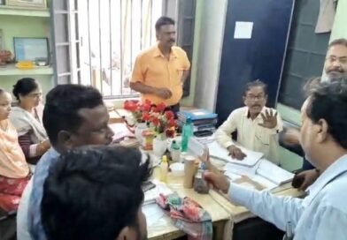 স্মার্ট মিটারে জেরবার রেল শহরের ব্যবসায়ীরা, ক্ষতিগ্রস্তদের বিক্ষোভ বিদ্যুৎ দপ্তরে সুরাহার দাবি