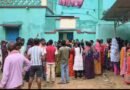 Jamuria में वादों पर फूटा लोगों का गुस्सा, मेयर परिषद सदस्य के घर के सामने महिलाओं का प्रदर्शन