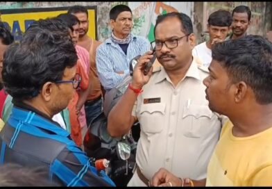 কাটমানি নিয়ে বহিরাগতদের নিয়োগের অভিযোগ  স্থানীয়দের কাজের দাবিতে দুর্গাপুরে বেসরকারি কারখানার গেট আটকে বিক্ষোভ