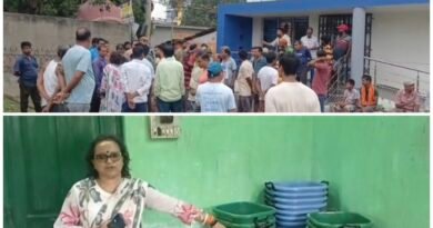 আসানসোলে সরকারি অফিসে তৃণমূলের পতাকা, স্বাস্থ্যকেন্দ্রে মদের বোতল ! সরব বিজেপি