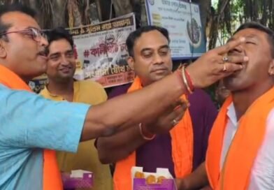 রাজ্যের প্রথম বিজেপি বাজেটকে স্বাগত, দুর্গাপুরে মিষ্টিমুখ করালেন কর্মী ও সমর্থকেরা