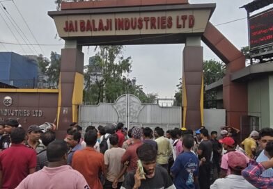 ন্যায্য বেতন-পিএফ-ইএসআই-এর দাবিতে বিক্ষোভ, ৬ ঘণ্টা স্তব্ধ রানীগঞ্জের জয় বালাজি ইন্ডাস্ট্রি
