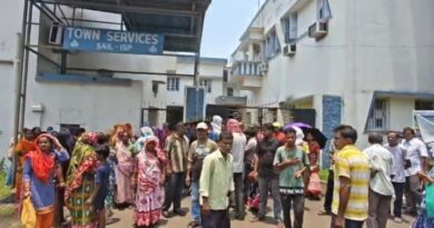টাউন অফিসে বিক্ষোভ  বার্নপুরে সুইপার কলোনি খালি করতে সেল আইএসপির নোটিশ