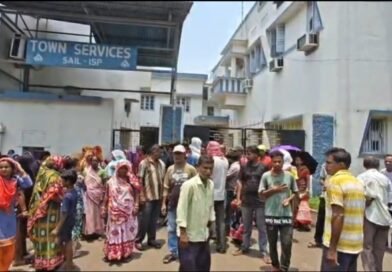 টাউন অফিসে বিক্ষোভ  বার্নপুরে সুইপার কলোনি খালি করতে সেল আইএসপির নোটিশ