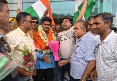 জার্মানিতে শুটিংয়ে জুনিয়র বিশ্ব চ্যাম্পিয়ানশিপে স্বর্ণপদক  অভিনব সাউকে অন্ডাল বিমানবন্দরে উষ্ণ অভ্যর্থনা