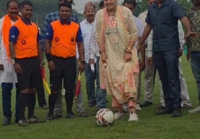 বার্নপুরে পুর ও নগরোন্নয়ন মন্ত্রীর নামে ” অগ্নি কাপ ”  ফুটবলে কিক মেরে করলেন উদ্বোধন