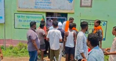 সময়মতো পঞ্চায়েত অফিস না খোলার অভিযোগে বিজেপির তালাবন্দি, উত্তেজনা