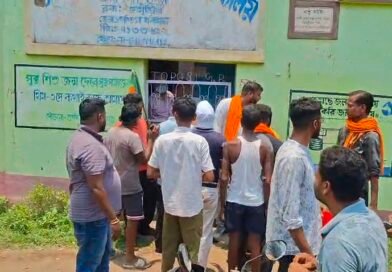 সময়মতো পঞ্চায়েত অফিস না খোলার অভিযোগে বিজেপির তালাবন্দি, উত্তেজনা