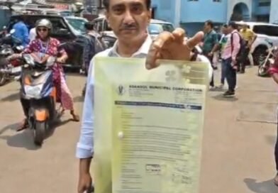 আসানসোল পুরনিগমের বোরো চেয়ারম্যান পদ থেকে ইস্তফা দেবাশীষ সরকারের, আপাততঃ থাকছেন তৃণমূলে