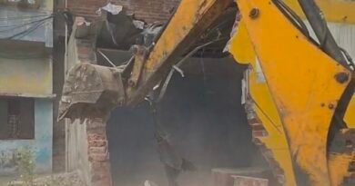 बर्नपुर में अतिक्रमण पर चला बुलडोजर, टीएमसी पार्षद के कार्यालय को किया ध्वस्त
