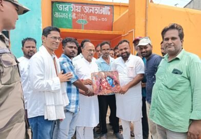 कैबिनेट मंत्री डॉ. अजय कुमार पोद्दार का रामनगर भाजपा कार्यालय में भव्य स्वागत