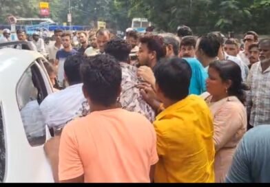 দুর্গাপুরে চাঞ্চল্য প্রকাশ্যে দুই যুবককে গাড়িতে তুলে নিয়ে যাওয়ার অভিযোগ