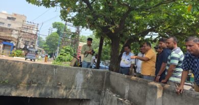অ্যাকশন মোডে বিজেপি বিধায়ক  আসানসোলের হাইড্রেন পরিদর্শন, জল জমা আটকাতে দ্রুত সাফাইয়ের নির্দেশ