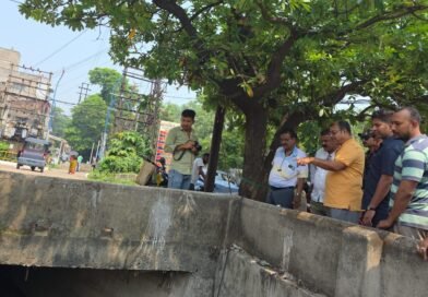 অ্যাকশন মোডে বিজেপি বিধায়ক  আসানসোলের হাইড্রেন পরিদর্শন, জল জমা আটকাতে দ্রুত সাফাইয়ের নির্দেশ