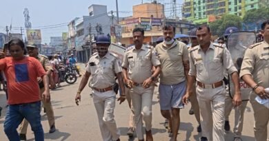 ফলতার পর এবার সালানপুর, হেফাজতে থাকা তৃণমূল নেতাকে ” হাফপ্যান্ট ” পড়িয়ে ঘোরালো পুলিশ