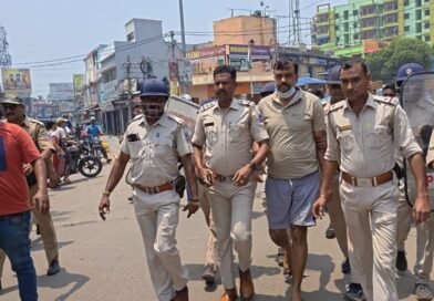 टीएमसी नेता ‘भोला सिंह’ का साफ पैंट में परेड !